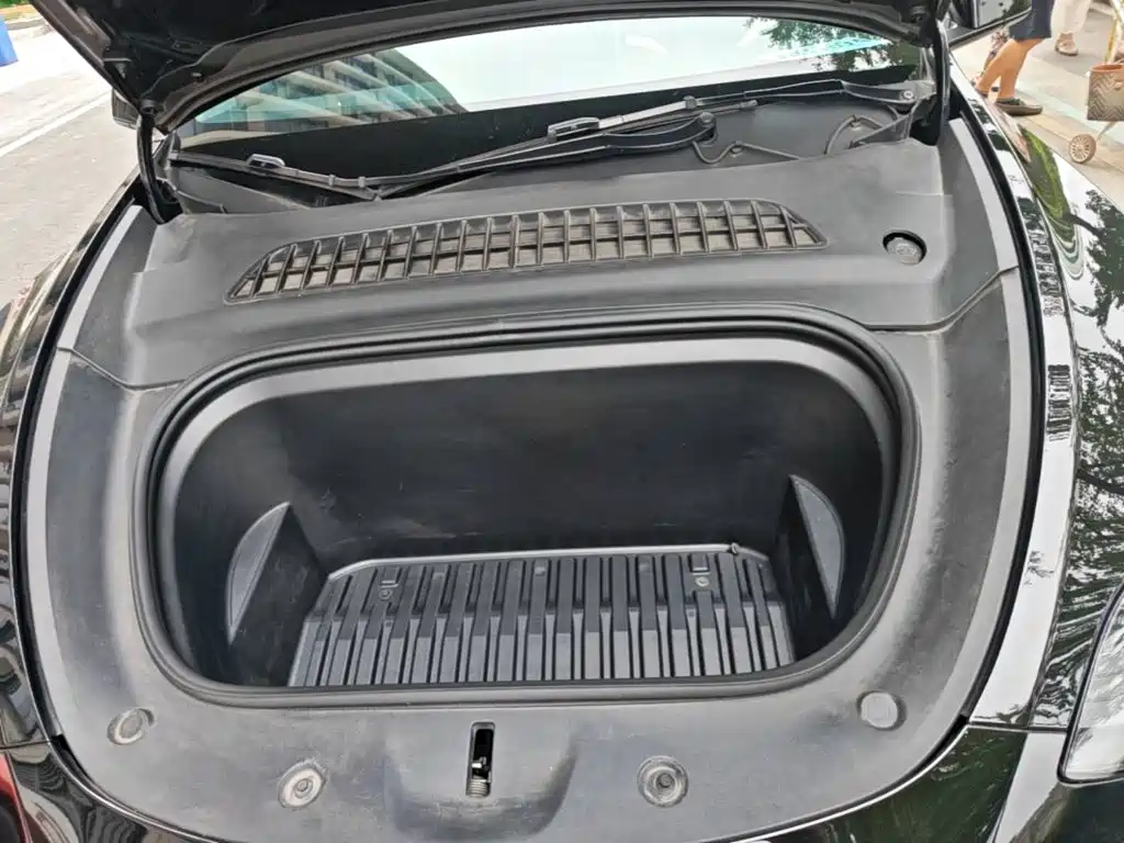 Tesla Model Y — фото 20