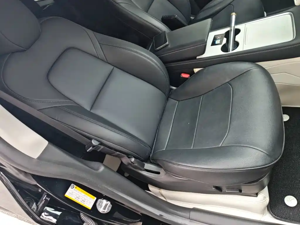 Tesla Model Y — фото 25