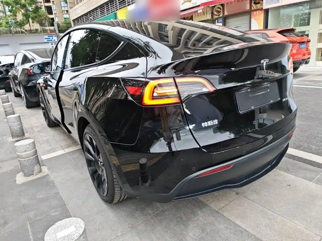 Tesla Model Y — фото 5