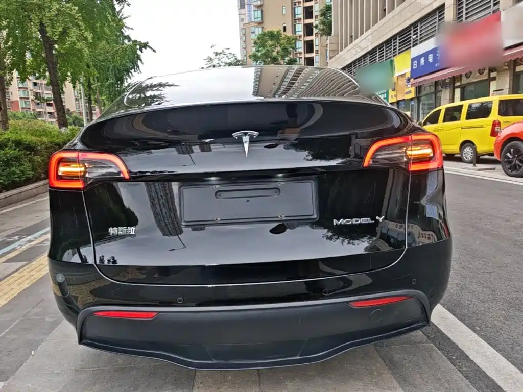 Tesla Model Y — фото 6
