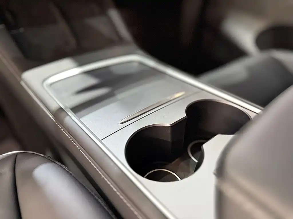 Tesla Model Y — фото 13