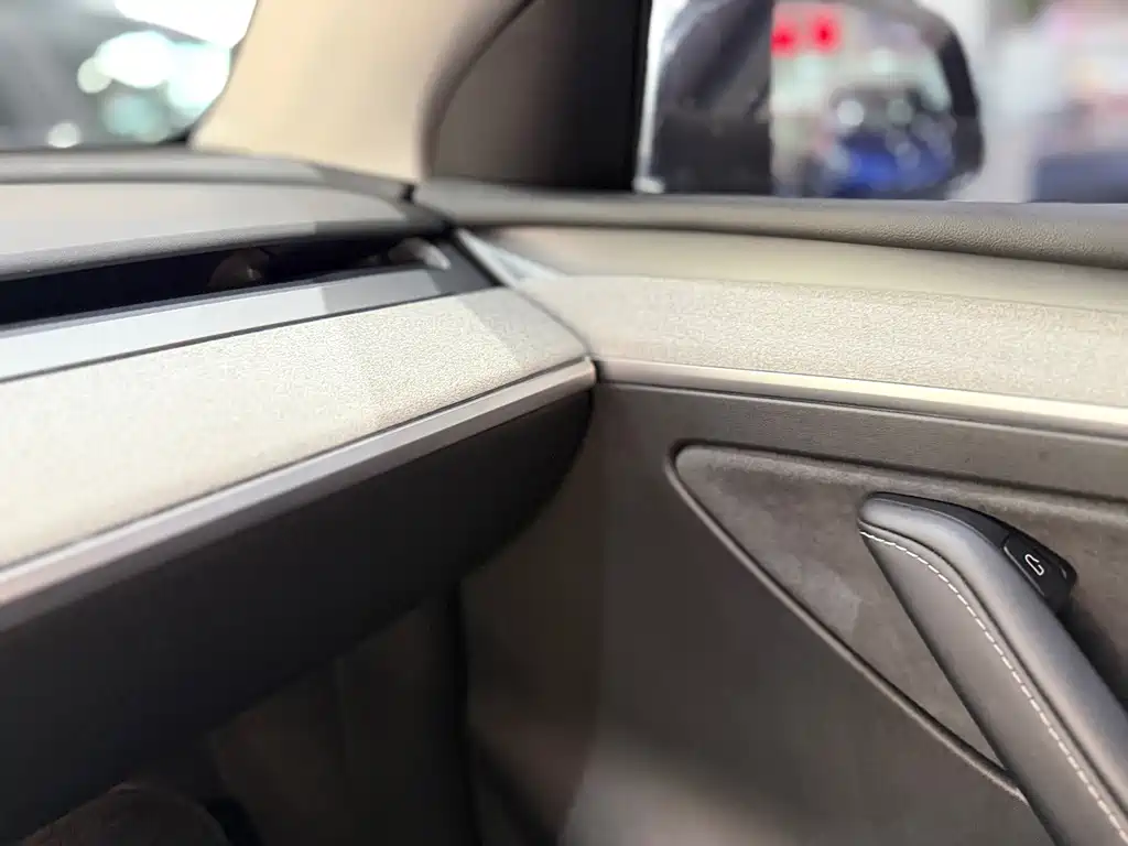 Tesla Model Y — фото 14