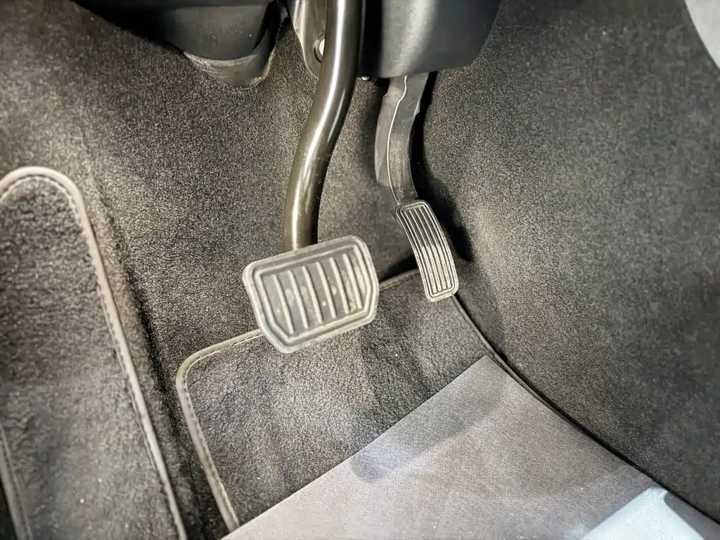 Tesla Model Y — фото 15