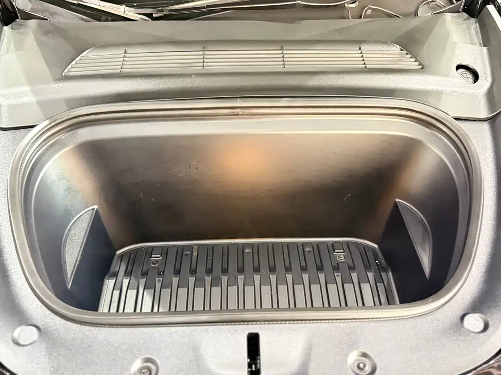 Tesla Model Y — фото 17