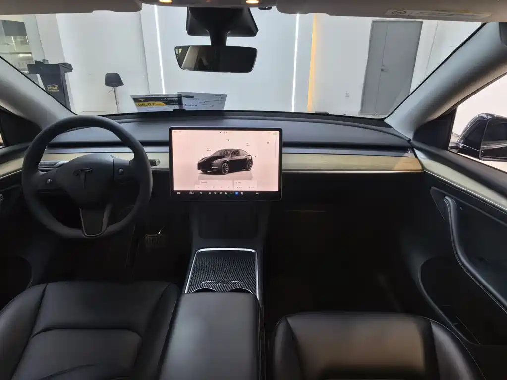 Tesla Model Y — фото 8