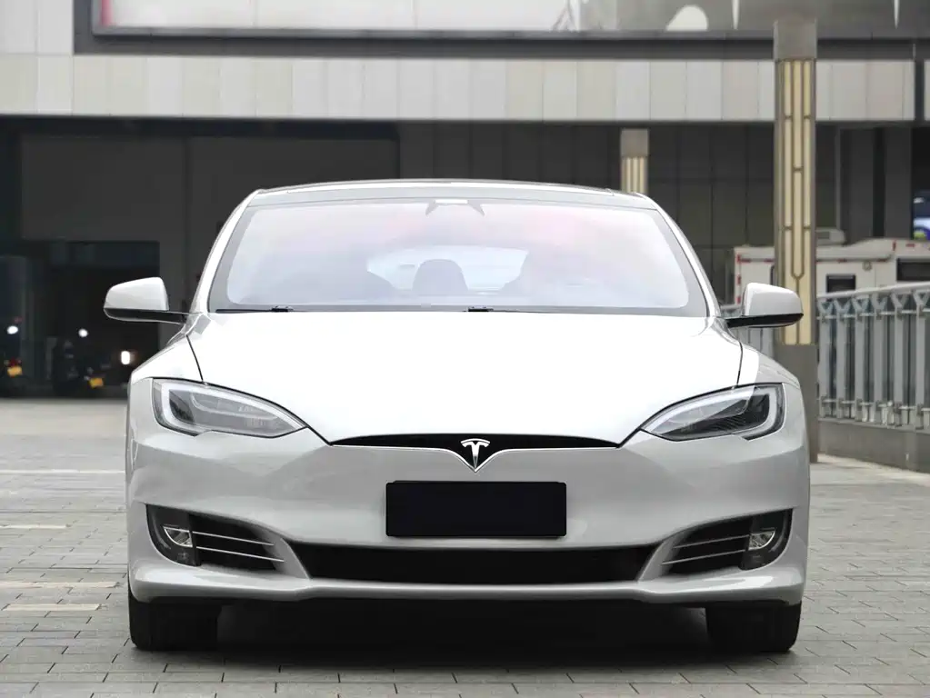 Tesla Model S — фото 2