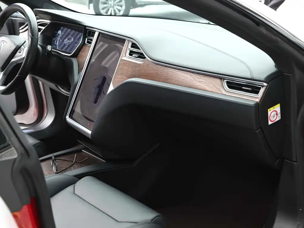 Tesla Model S — фото 14