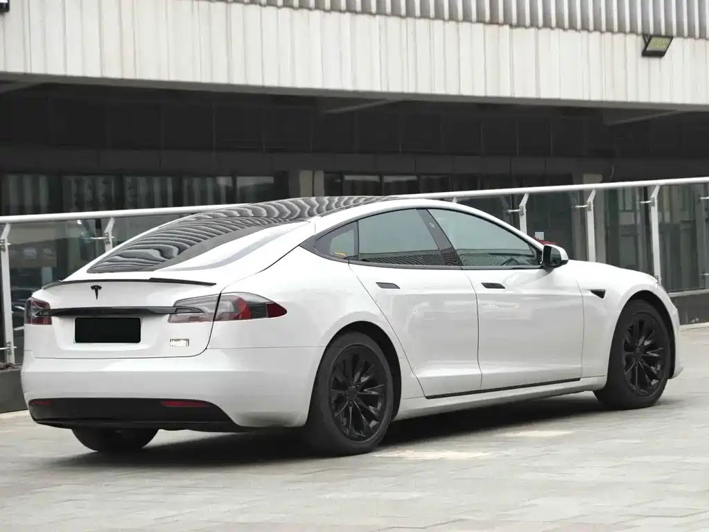 Tesla Model S — фото 15