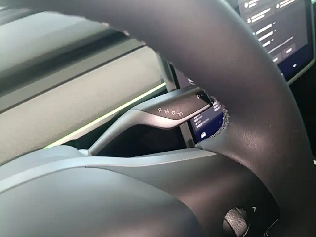 Tesla Model Y — фото 14