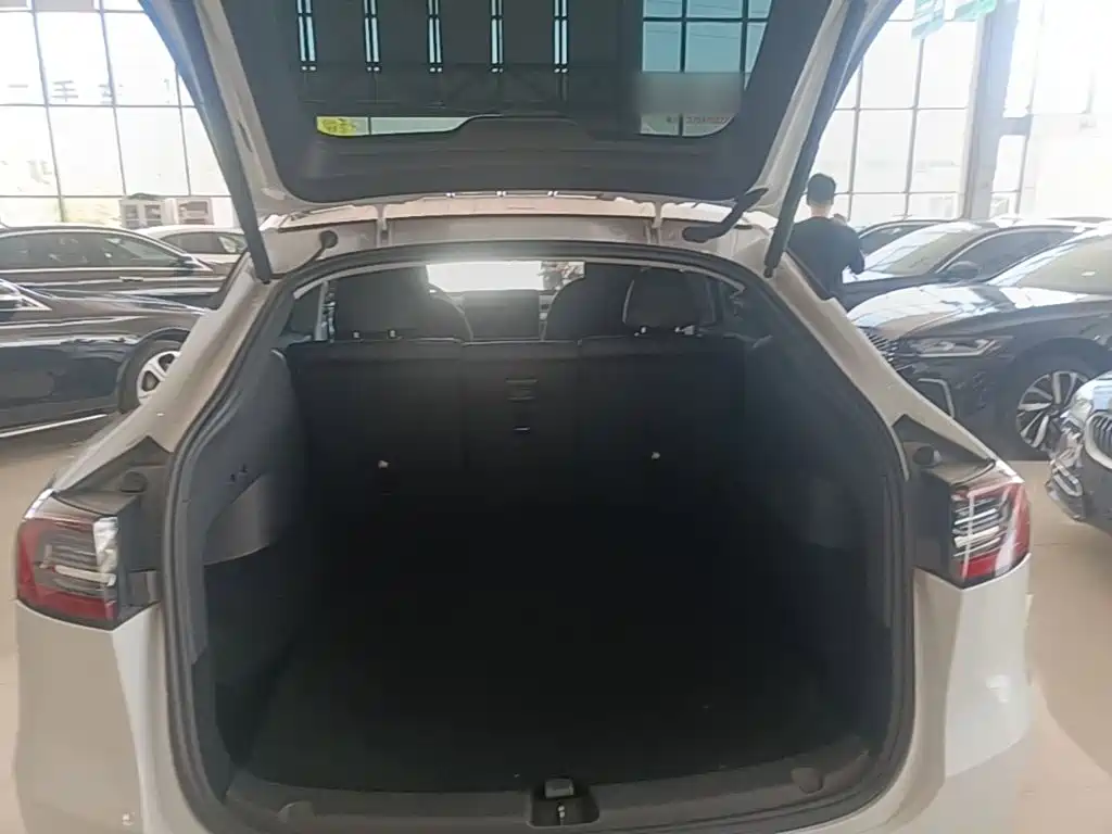 Tesla Model Y — фото 19