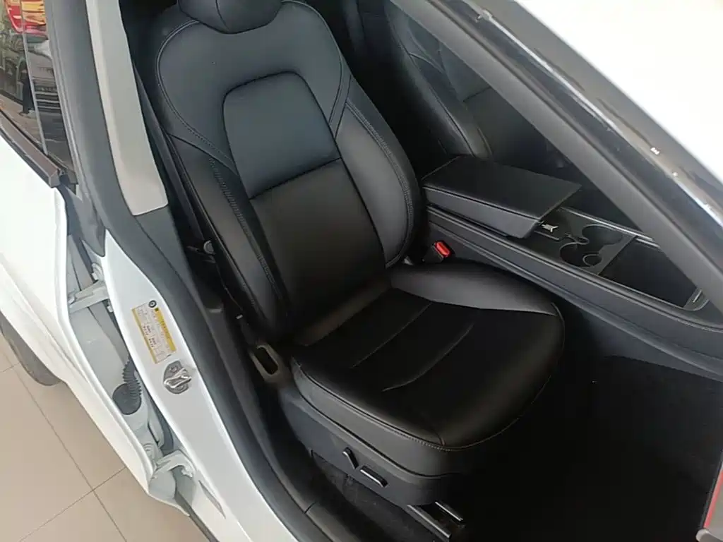 Tesla Model Y — фото 25