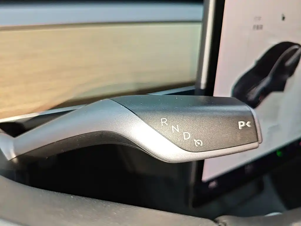Tesla Model 3 — фото 14