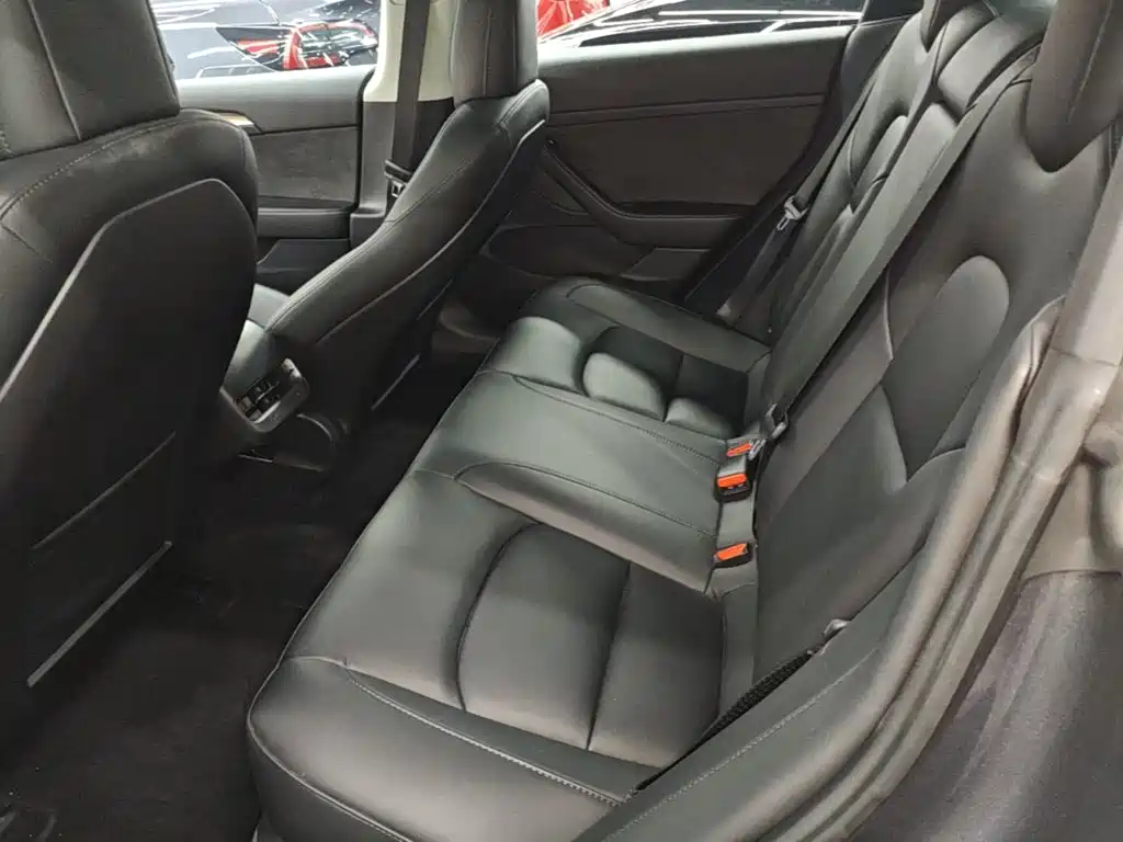 Tesla Model 3 — фото 17