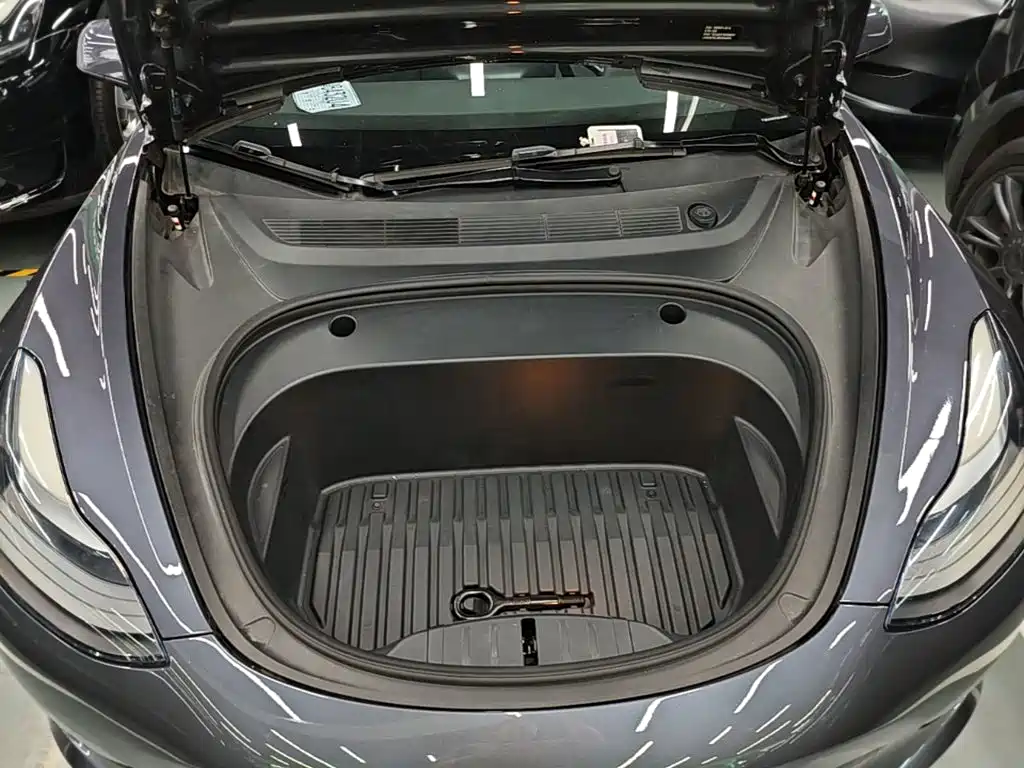 Tesla Model 3 — фото 20