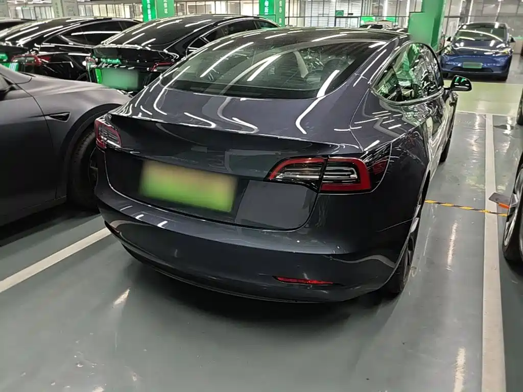 Tesla Model 3 — фото 7