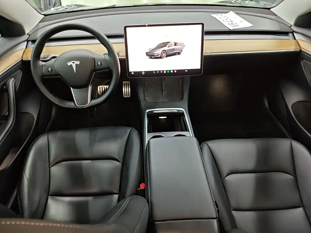 Tesla Model 3 — фото 10