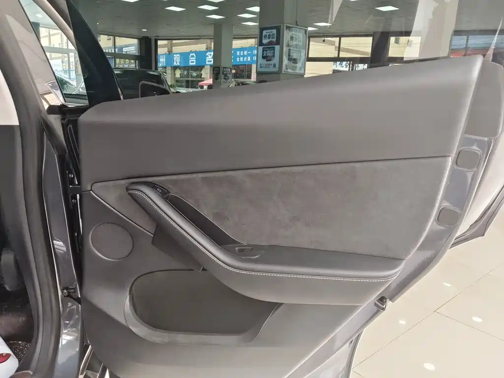 Tesla Model Y — фото 13