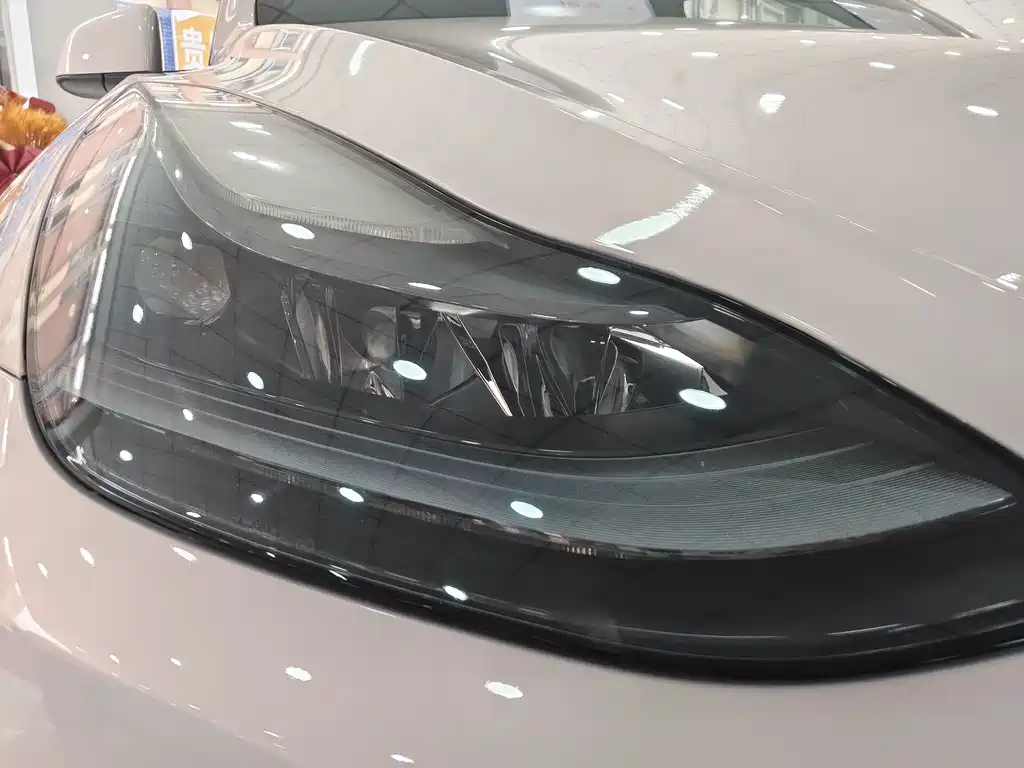 Tesla Model Y — фото 14