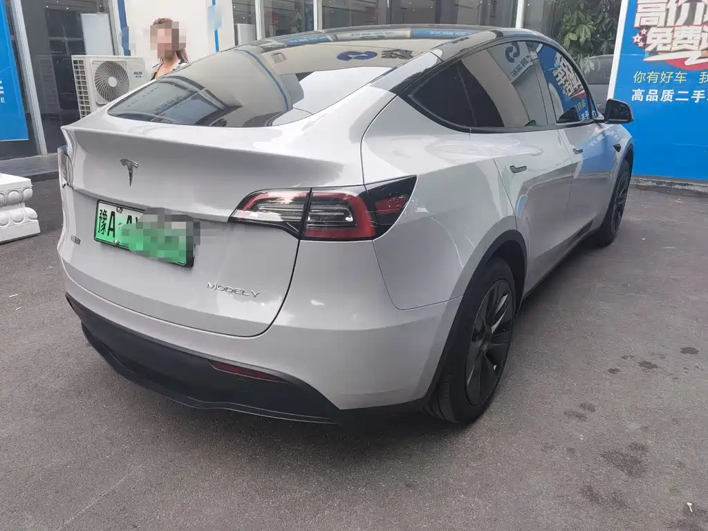 Tesla Model Y — фото 6