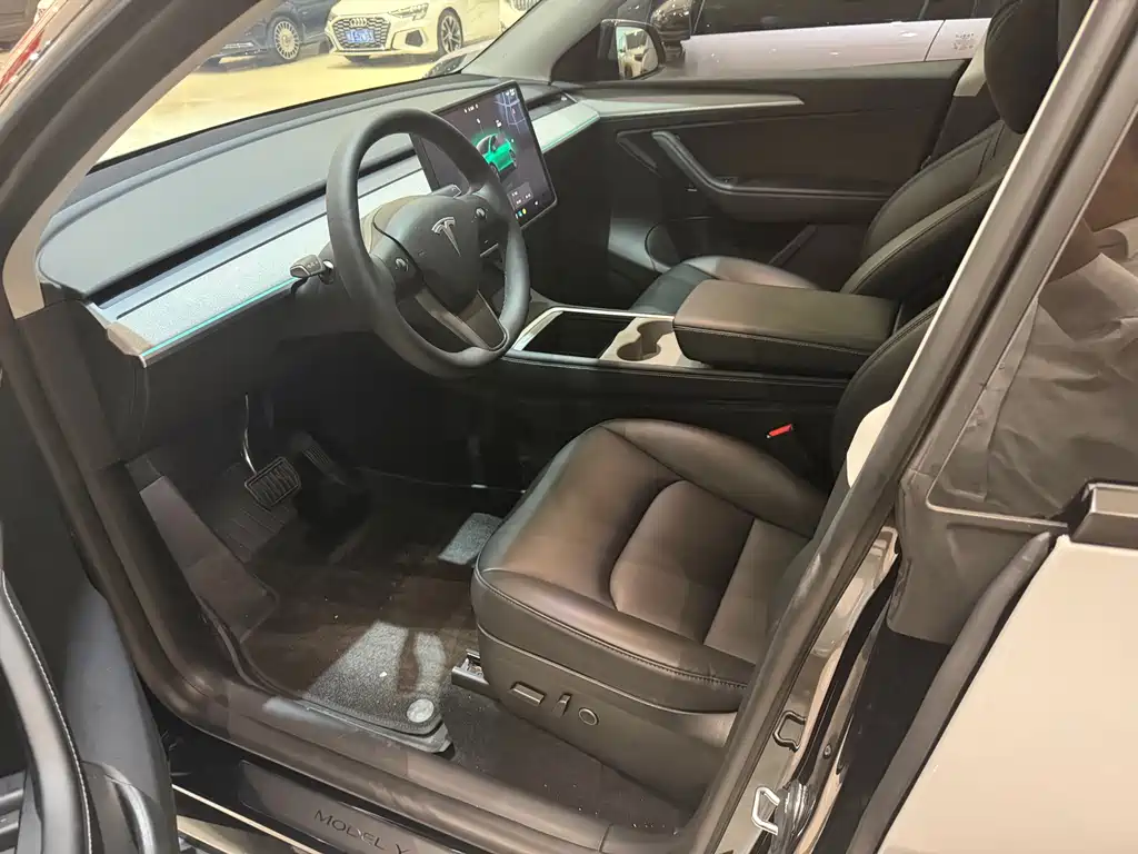Tesla Model Y — фото 7