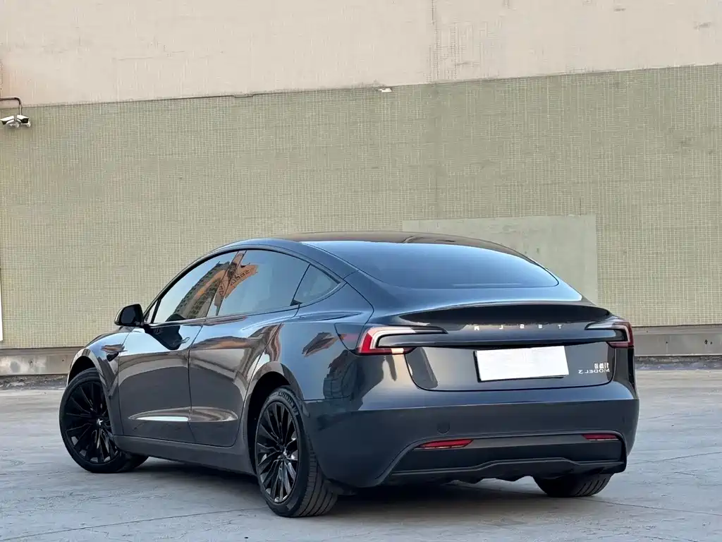 Tesla Model 3 — фото 12