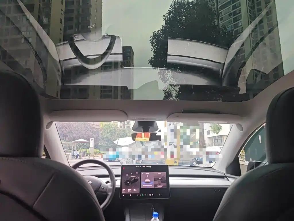 Tesla Model Y — фото 14