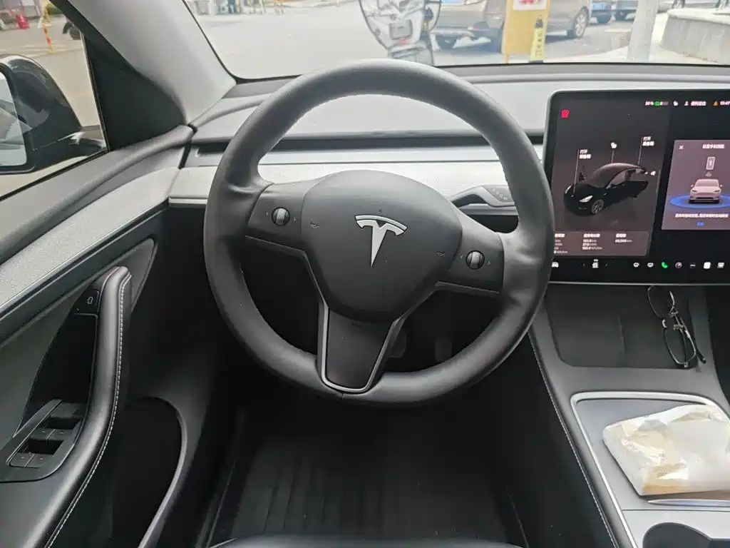 Tesla Model Y — фото 6
