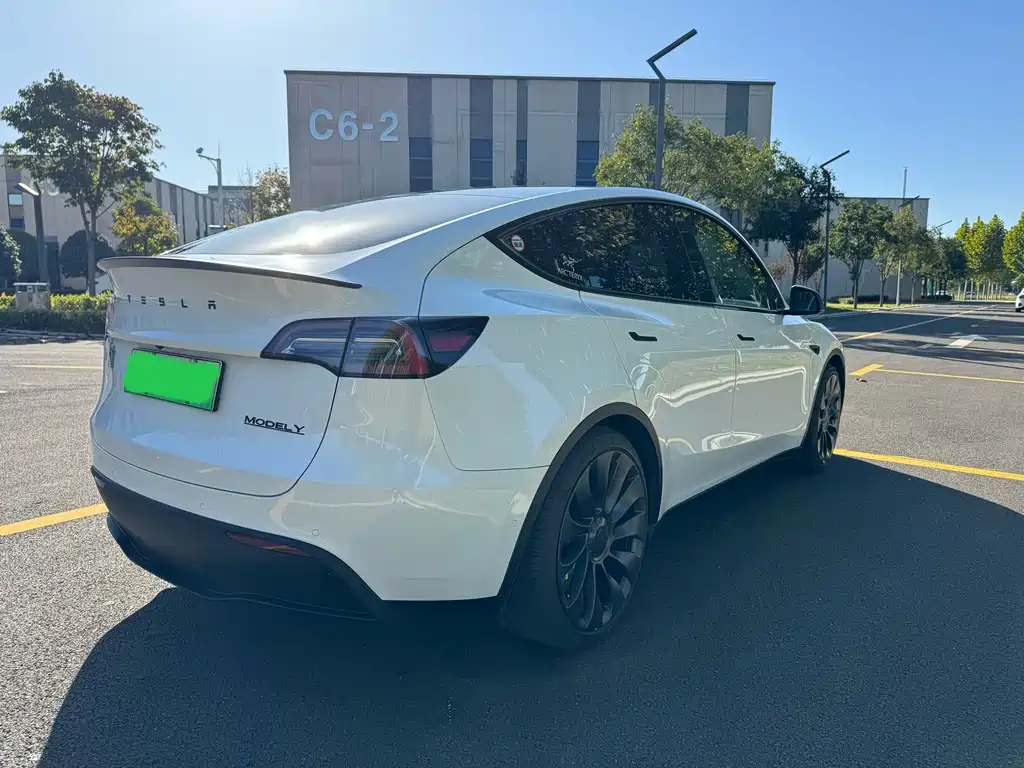 Tesla Model Y — фото 4