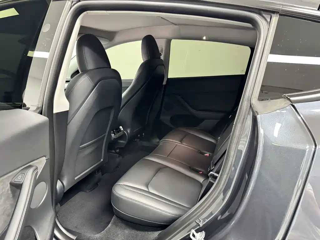 Tesla Model Y — фото 17