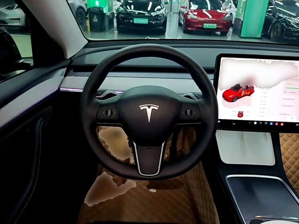 Tesla Model Y — фото 11