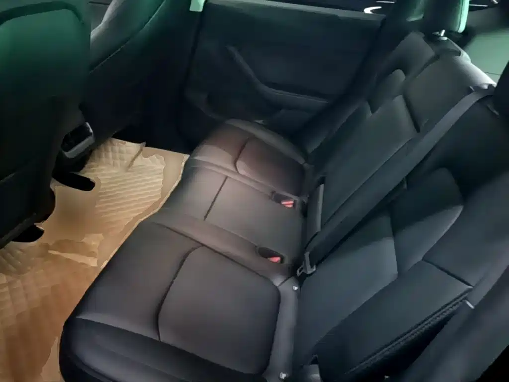 Tesla Model Y — фото 17