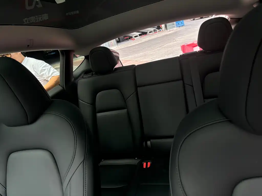 Tesla Model Y — фото 11