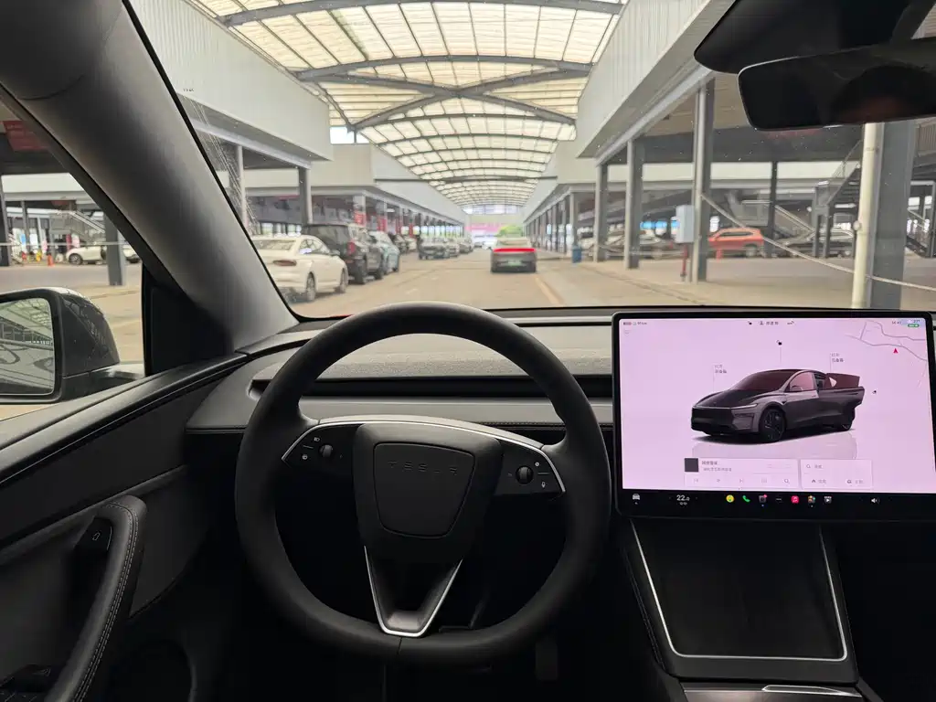 Tesla Model Y — фото 9