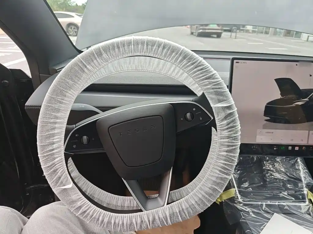 Tesla Model Y — фото 11