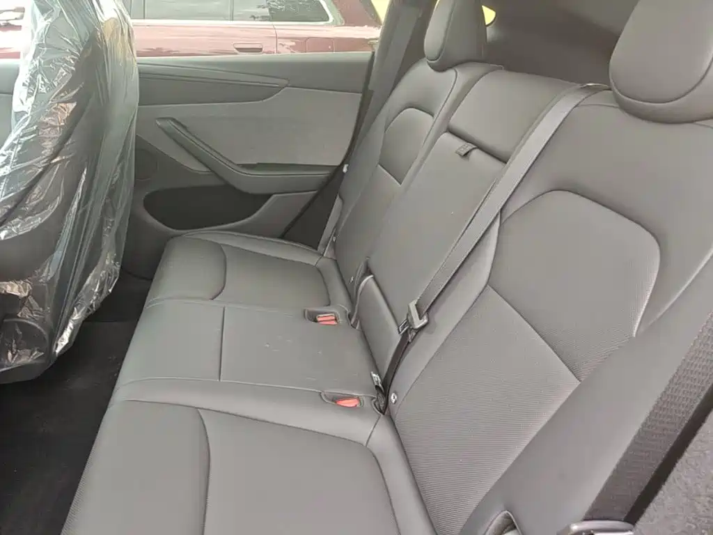 Tesla Model Y — фото 17
