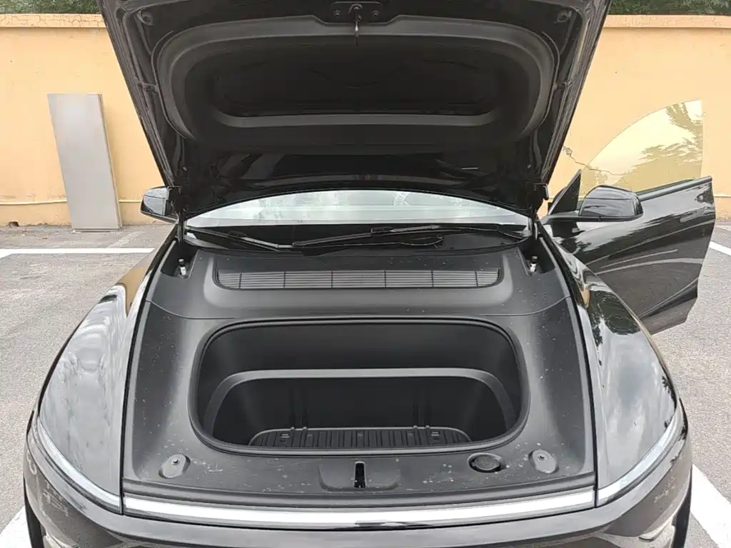 Tesla Model Y — фото 20