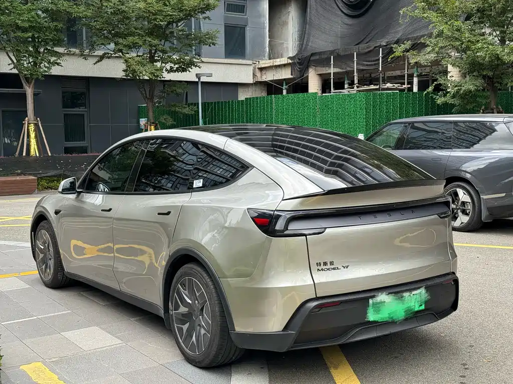 Tesla Model Y L — фото 4