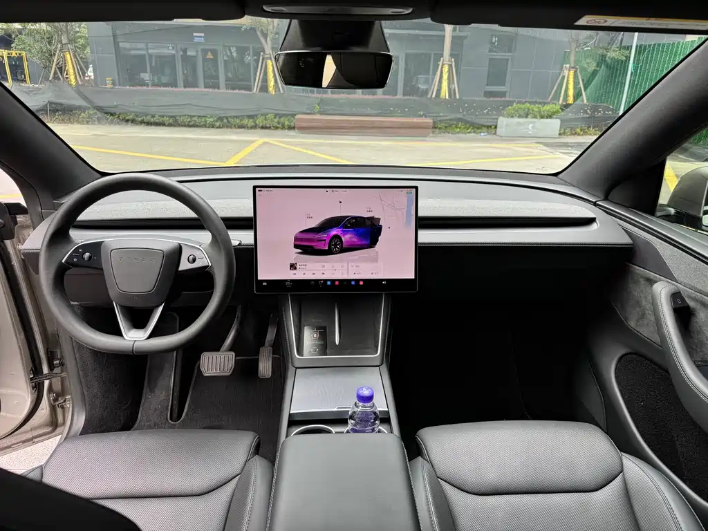 Tesla Model Y L — фото 10