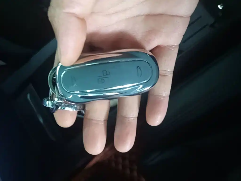 Tesla Model X — фото 17