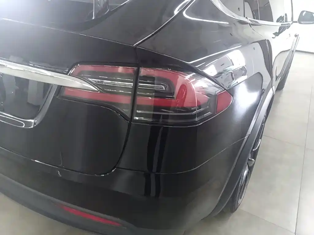 Tesla Model X — фото 24