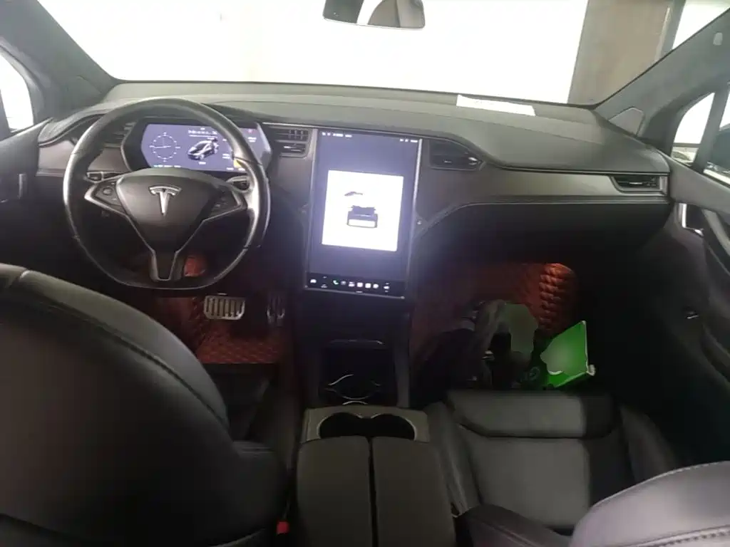 Tesla Model X — фото 6