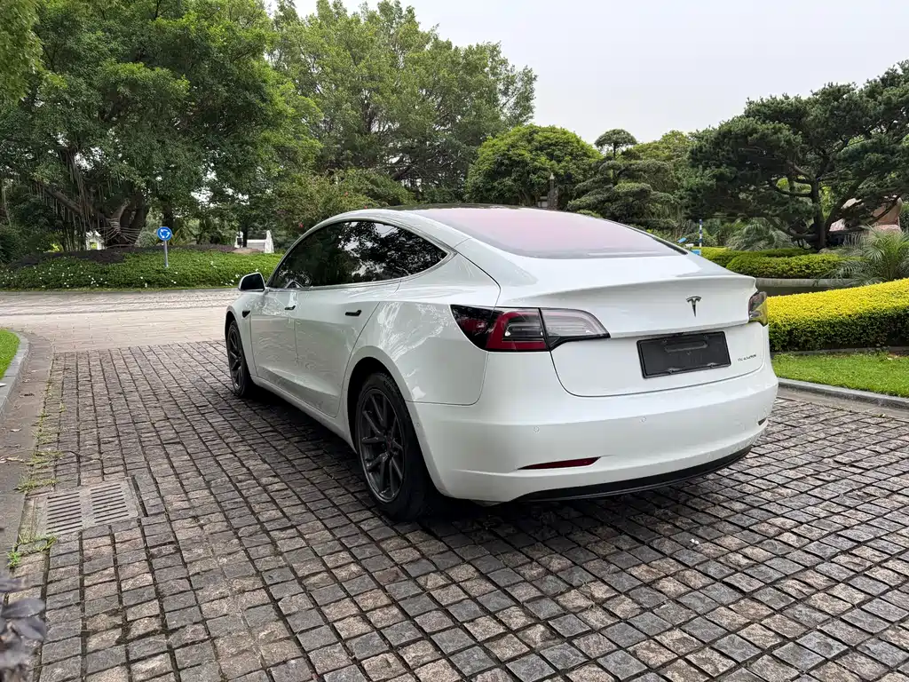 Tesla Model 3 — фото 10