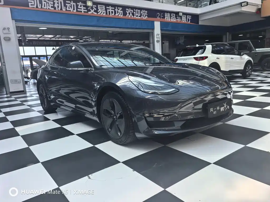 Tesla Model 3 — фото 2