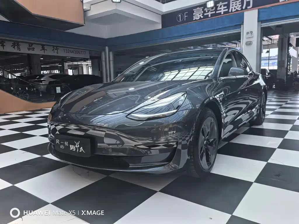 Tesla Model 3 — фото 3