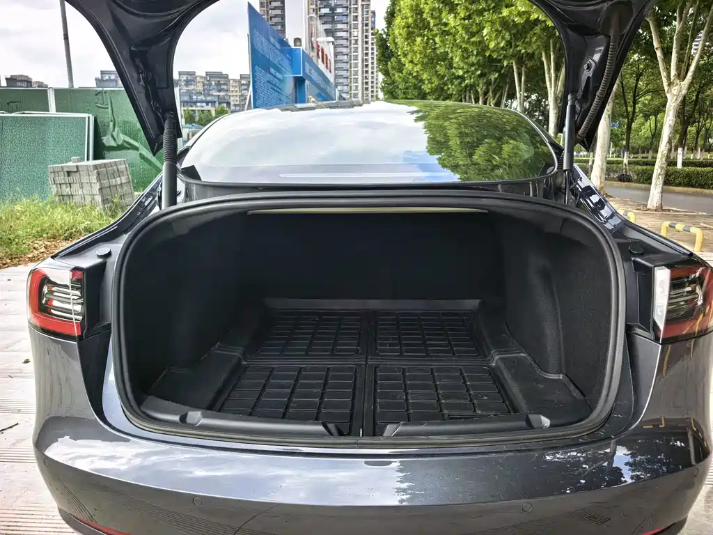 Tesla Model 3 — фото 13