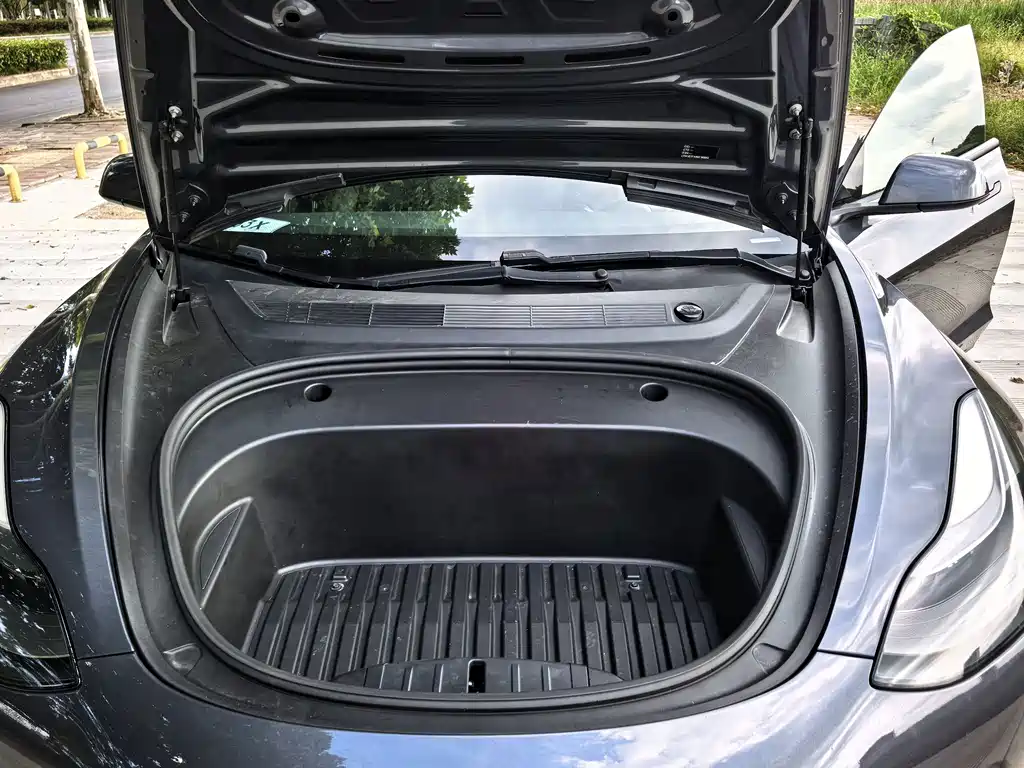 Tesla Model 3 — фото 14