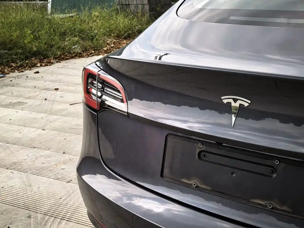 Tesla Model 3 — фото 18