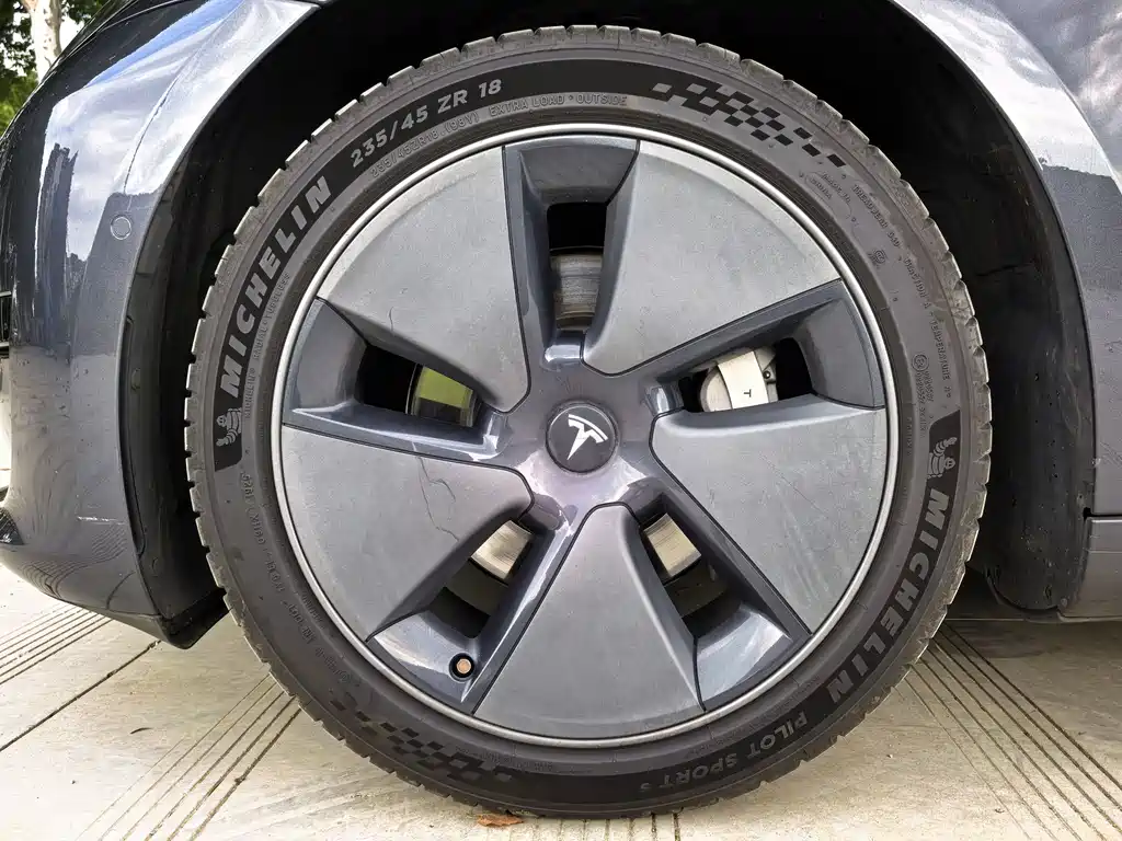 Tesla Model 3 — фото 19