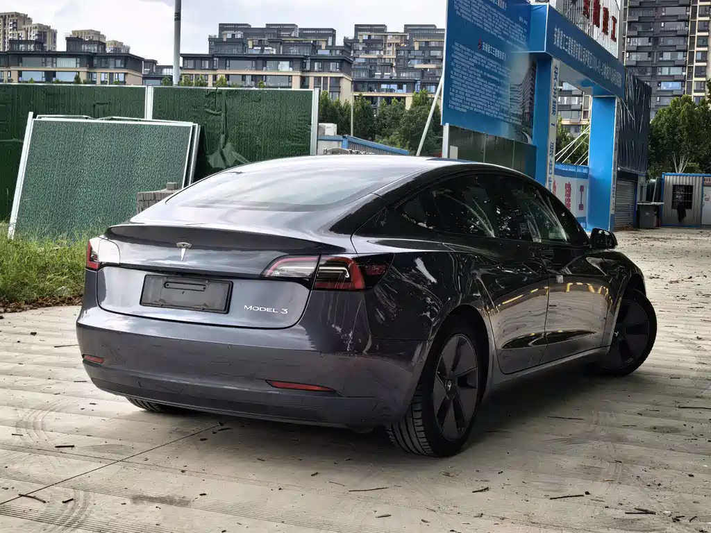 Tesla Model 3 — фото 4