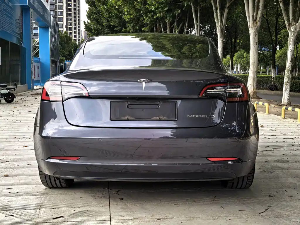 Tesla Model 3 — фото 5